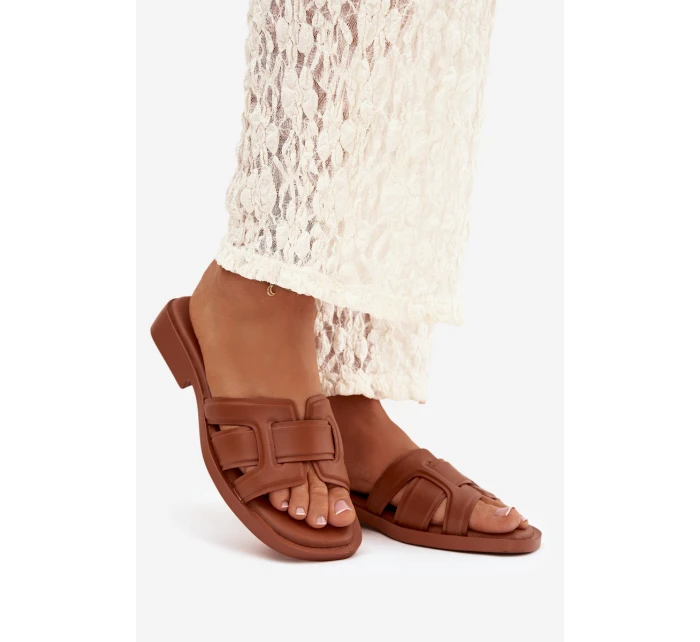 Dámské pantofle na plochém podpatku Camel model 21900529 - Boto Dámské pantofle na plochém podpatku Camel model 21900529 - Boto