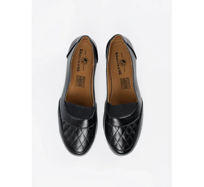 Pěkné dámské černé  polobotky na klínku