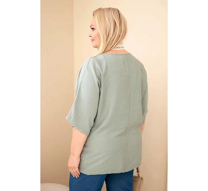 Dámská viskózová halenka Plus Size s krátkým rukávem a ozdobným šátkem khaki