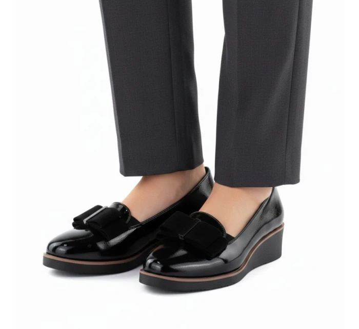 Dámské vysoké lakované polobotky černé model 22015121 - VINCEZA Dámské vysoké lakované polobotky černé model 22015121 - VINCEZA