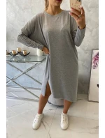 Nadměrné šedé šaty Nadměrné šedé šaty