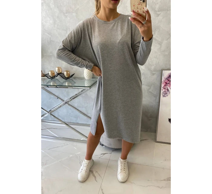 Nadměrné šedé šaty Nadměrné šedé šaty