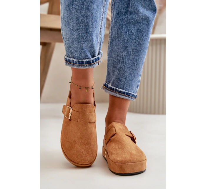Dámské Klapky Na Platformě Se Zlatou Camel model 21670545 - Boto Dámské Klapky Na Platformě Se Zlatou Camel model 21670545 - Boto