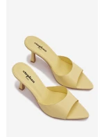 Lakované dámské nazouváky na podpatku Žluté Lirissa Lakované dámské nazouváky na podpatku Žluté Lirissa