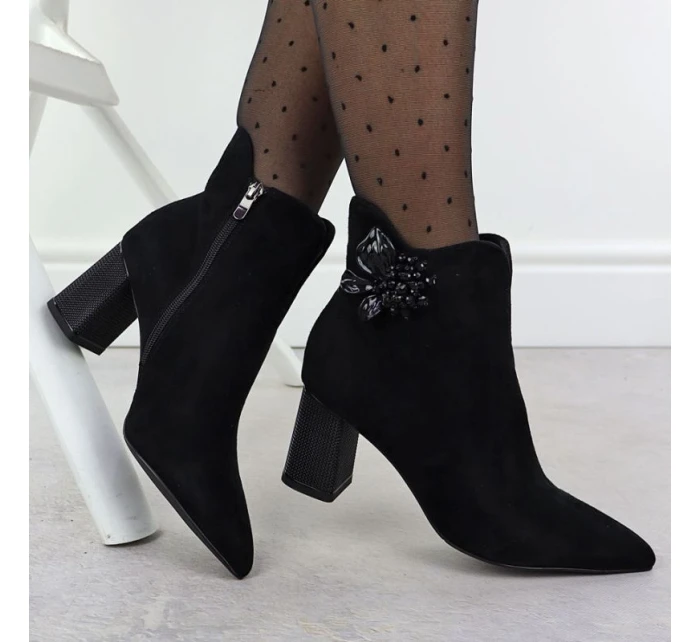 Dámské kožené kozačky s ozdobným podpatkem S.Barski 52-686