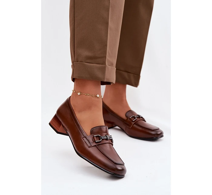 Kožené dámské polobotky na podpatku s ozdobou model 22069498 hnědé - VINCEZA Kožené dámské polobotky na podpatku s ozdobou model 22069498 hnědé - VINCEZA