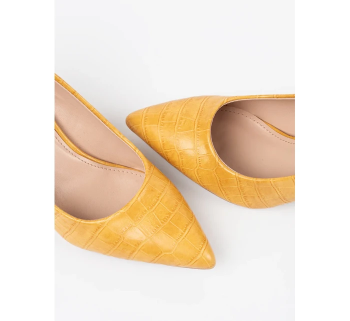 Pěkné žluté  lodičky dámské na jehlovém podpatku