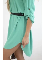 Šaty s delšími zády a pásem mincovna