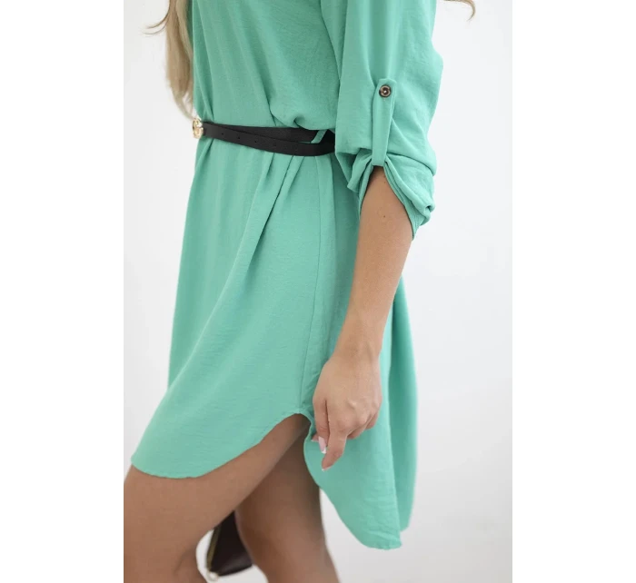 Šaty s delšími zády a pásem mincovna