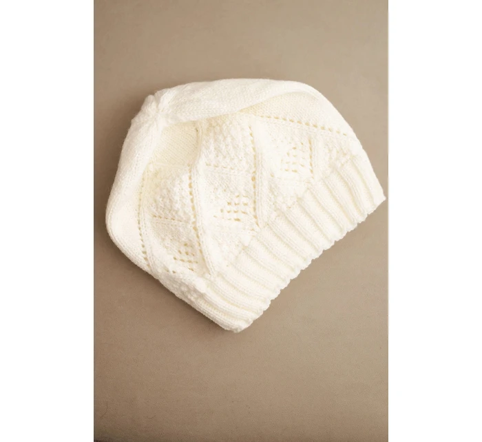 Dámská zimní čepice z vlny a s geometrickým vzorem model 21753187 ecru - K-Fashion