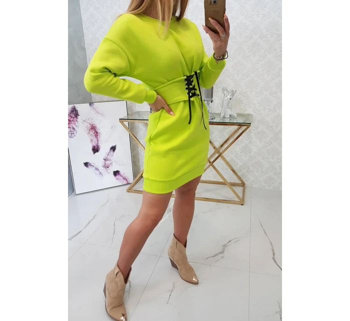 Zateplené šaty s ozdobným páskem pistácie