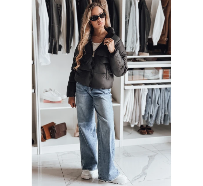 Dámská krátká péřová bunda GLAMVO s kapucí černá FashionStreet TY4950 Dámská krátká péřová bunda GLAMVO s kapucí černá FashionStreet TY4950