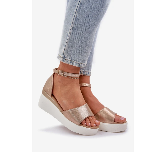 Lehké Sandály Na Platformě A Klínu Zlaté model 21684669 - Boto Lehké Sandály Na Platformě A Klínu Zlaté model 21684669 - Boto