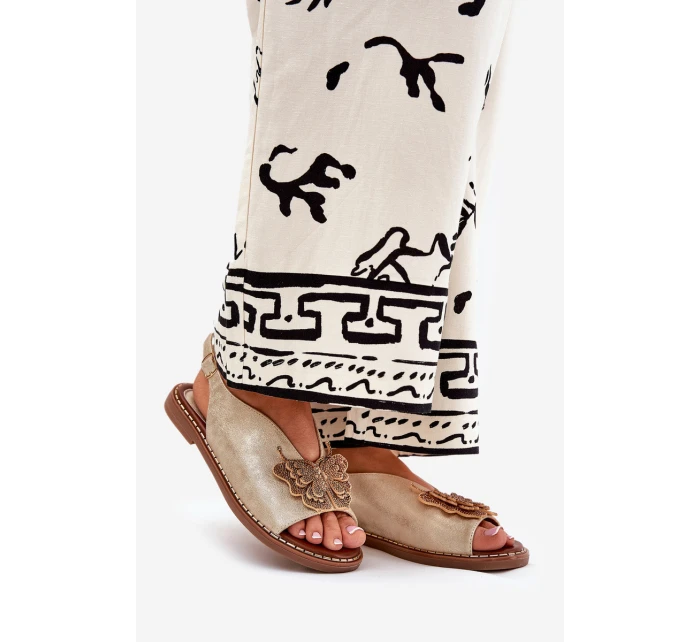 Dámské sandály na plochém podpatku se zdobením zlaté model 21686846 - Boto