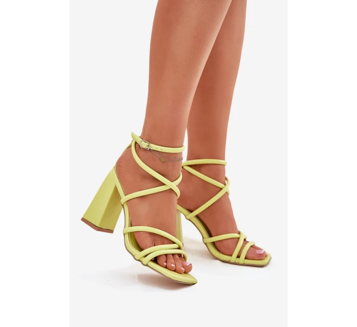 Dámské sandály na podpatku s pásky model 21698683 - Boto Dámské sandály na podpatku s pásky model 21698683 - Boto