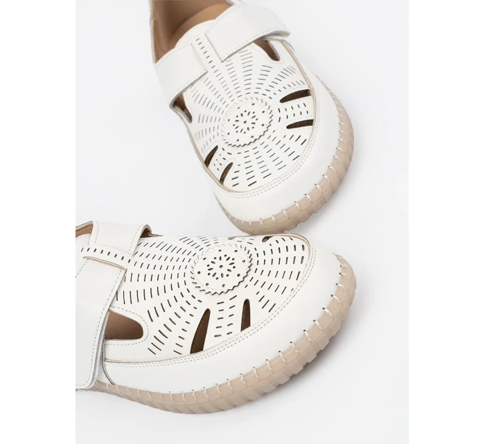 Stylové dámské  polobotky bílé na plochém podpatku