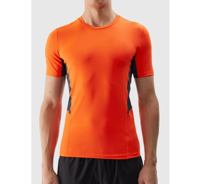 Pánské sportovní tričko slim z recyklovaných materiálů 4F - oranžové Pánské sportovní tričko slim z recyklovaných materiálů 4F - oranžové