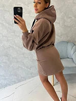 Hřejivé šaty s obálkovým spodním dílem mocca