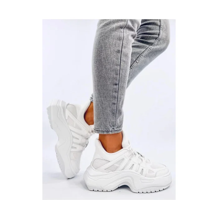 Dámské tenisky na klínech model 20116916 Bílá - Inello Dámské tenisky na klínech model 20116916 Bílá - Inello