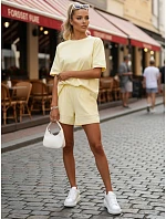 Bavlněný dámský komplet s kraťasy Polský výrobek žlutá FashionStreet AY1170 Bavlněný dámský komplet s kraťasy Polský výrobek žlutá FashionStreet AY1170