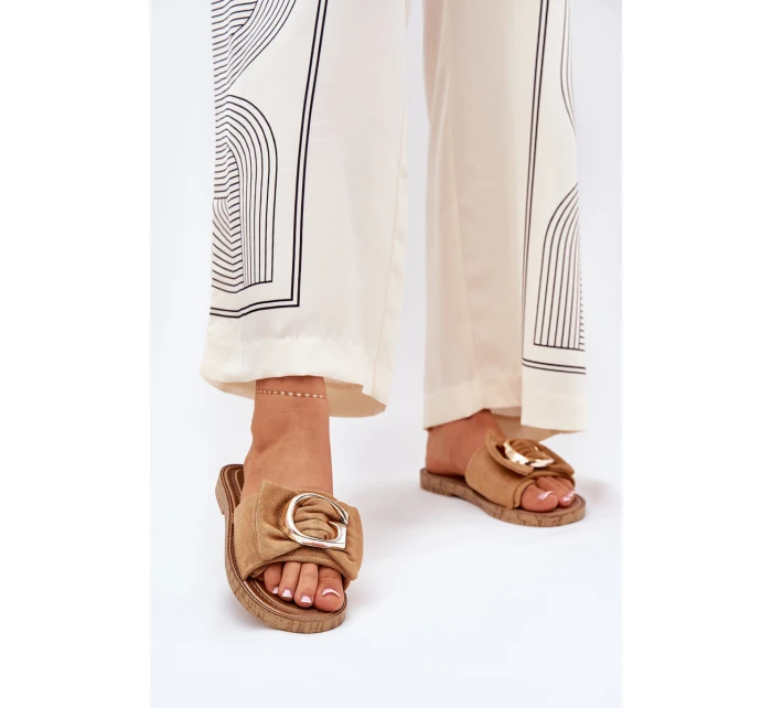 Ploché Dámské Sandály S Ozdobným Detalem Camel model 21689992 - Boto Ploché Dámské Sandály S Ozdobným Detalem Camel model 21689992 - Boto