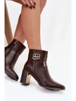 Dámské kotníkové boty na sloupku Galinne s páskem a zlatým detailem – čokoládová