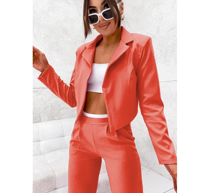 Dámský komplet v korálové barvě krátké sako a široké kalhoty model 19673906 - Moon Dámský komplet v korálové barvě krátké sako a široké kalhoty model 19673906 - Moon