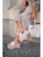 Dámské Pantofle Na Platformě A Klínu Béžové model 21687188 - Boto Dámské Pantofle Na Platformě A Klínu Béžové model 21687188 - Boto