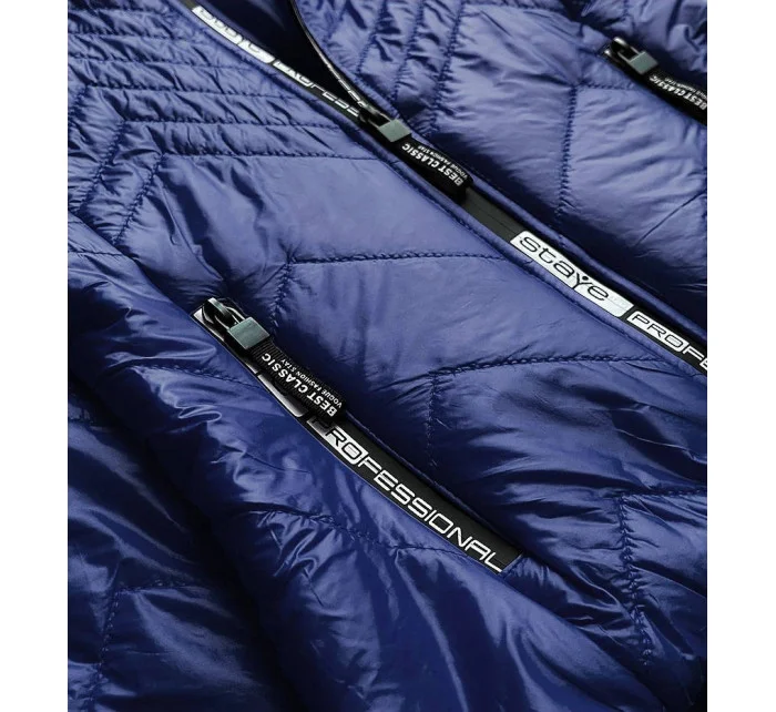 Tmavě modrá krátká dámská prošívaná bunda s kapucí (B9566) Tmavě modrá krátká dámská prošívaná bunda s kapucí (B9566)