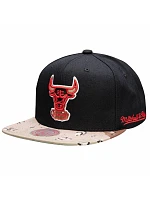 Kšiltovka Mitchell & Ness NBA HWC Chicago Bulls Choco Camo - HHSS1101-CBUYYPPPBLCK