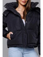 Černá krátká bunda pro přechodné období s kapucí (5M3117-392) Černá krátká bunda pro přechodné období s kapucí (5M3117-392)