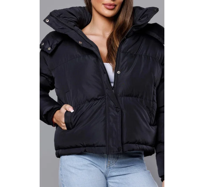 Černá krátká bunda pro přechodné období s kapucí (5M3117-392) Černá krátká bunda pro přechodné období s kapucí (5M3117-392)