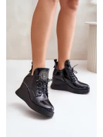 Dámské Lakované Boty Na Klínu Zateplené model 21672157 Černé - VINCEZA