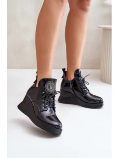 Dámské Lakované Boty Na Klínu Zateplené model 21672157 Černé - VINCEZA