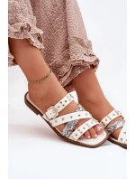 Ozdobené dámské sandály na plochém podpatku s pásky a sponou bílé model 21699557 - Boto