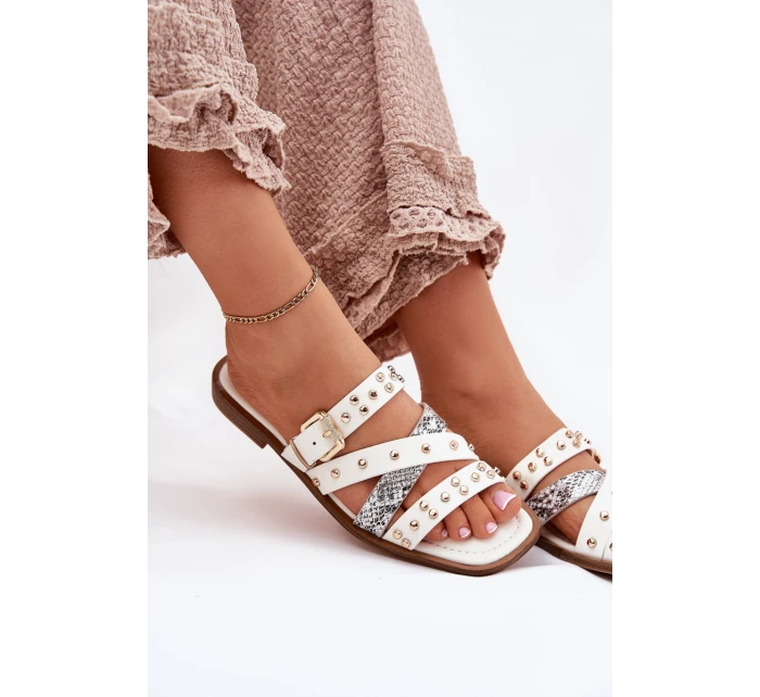 Ozdobené dámské sandály na plochém podpatku s pásky a sponou bílé model 21699557 - Boto