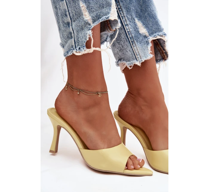 Lakované dámské nazouváky na podpatku Žluté Lirissa Lakované dámské nazouváky na podpatku Žluté Lirissa