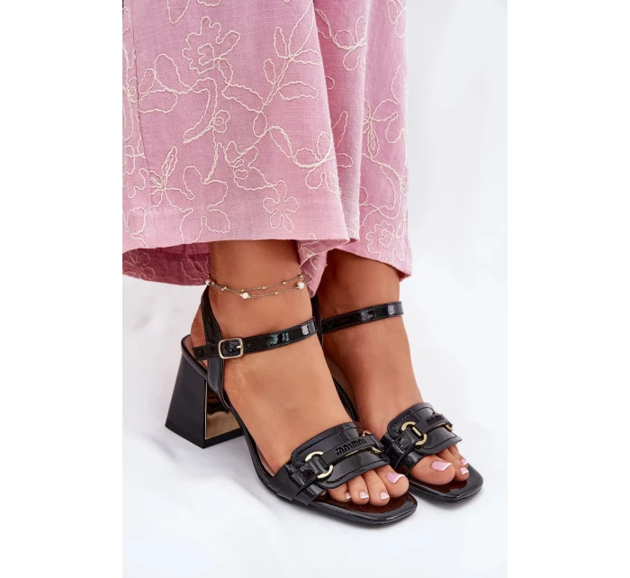 Dámské lakované kožené sandály na sloupku - černé Mevonelle Dámské lakované kožené sandály na sloupku - černé Mevonelle