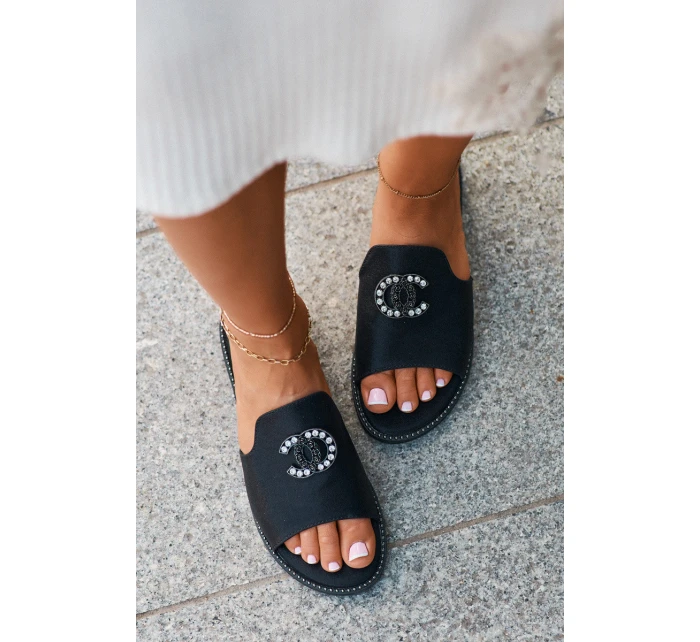 Elegantní Dámské Lesklé Žabky S Ozdobou model 21665164 Černé - S.Barski