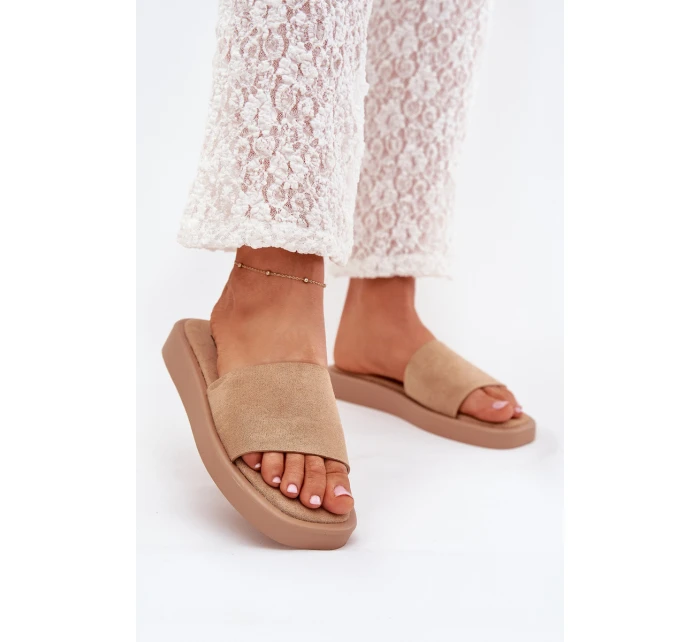 Dámské Pantofle Na Platformě Z Eko Semiše Tmavě Béžové model 21703777 - Boto Dámské Pantofle Na Platformě Z Eko Semiše Tmavě Béžové model 21703777 - Boto