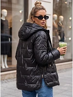 Kurtka damska przejściowa pikowana z kapturem czarna model 22342182 - FashionStreet Kurtka damska przejściowa pikowana z kapturem czarna model 22342182 - FashionStreet