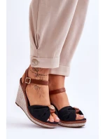 Dámské sandály na klínku s ozdobou černá model 21618450 - Boto Dámské sandály na klínku s ozdobou černá model 21618450 - Boto