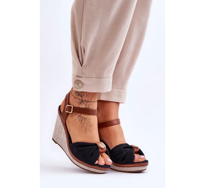 Dámské sandály na klínku s ozdobou černá model 21618450 - Boto Dámské sandály na klínku s ozdobou černá model 21618450 - Boto