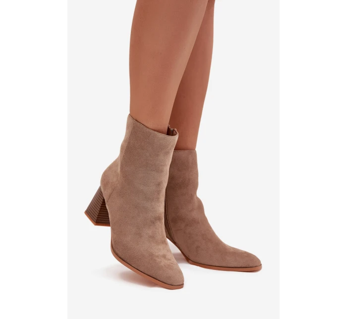 Dámské Botky Z Eko Semiše Na Podpatku Se Zámkem Béžové Zelita Dámské Botky Z Eko Semiše Na Podpatku Se Zámkem Béžové Zelita