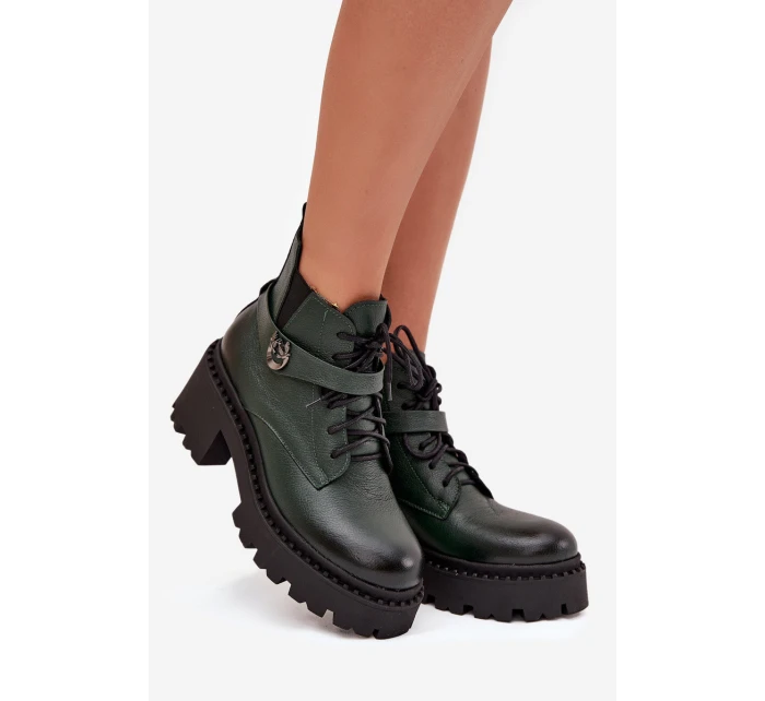 Kožené dámské boty na klínku s ozdobným páskem zateplené Zazoo 60557 tmavě zelené