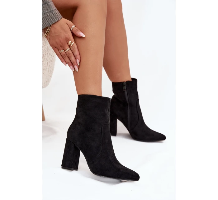 Dámské botky Pralina – zateplené, na sloupkovém podpatku, černé Dámské botky Pralina – zateplené, na sloupkovém podpatku, černé