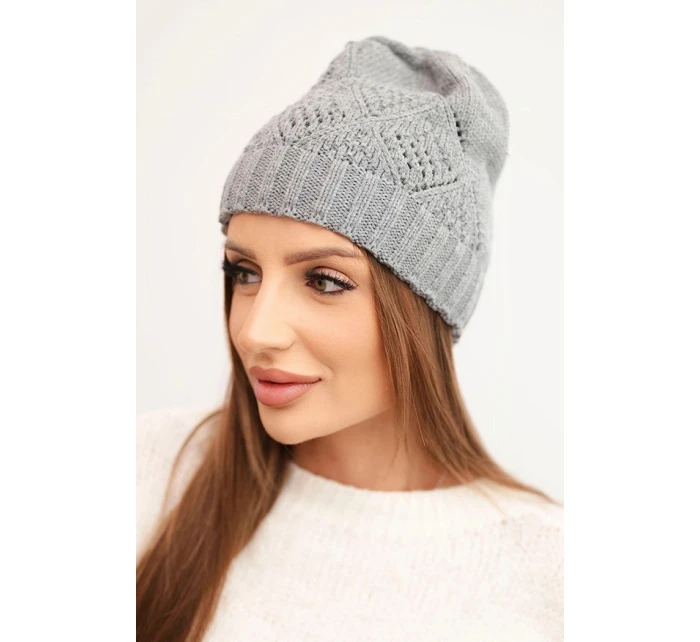 Dámská zimní čepice z vlny a s geometrickým vzorem model 21753193 šedá - K-Fashion