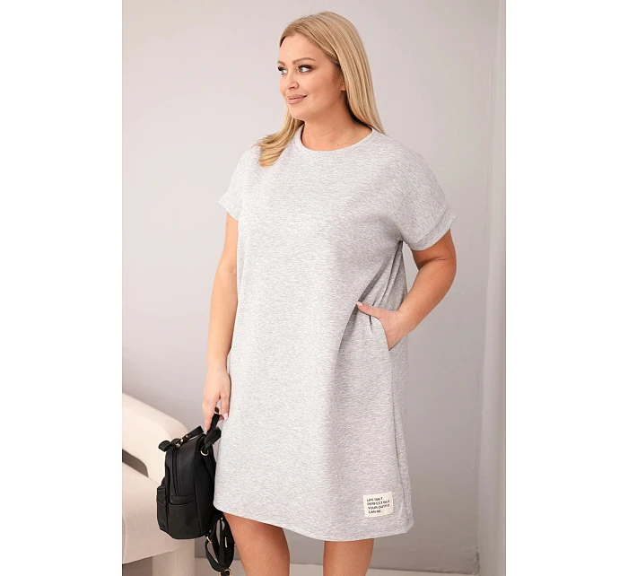 Dámské šaty Plus Size s krátkým rukávem a kapsami šedý melír