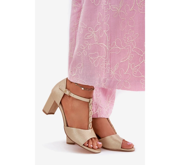 Dámské Sandály Na Podpatku S Dekorativním Páskem Eko Kůže Zlaté Triavera Dámské Sandály Na Podpatku S Dekorativním Páskem Eko Kůže Zlaté Triavera