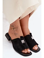 Elegantní dámské kožené semišové pantofle model 22140664 černé - D&A